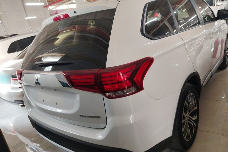 Used Mitsubishi Outlander 2018 2.0L Two-Wheel Drive Glory Edition 5 Seats