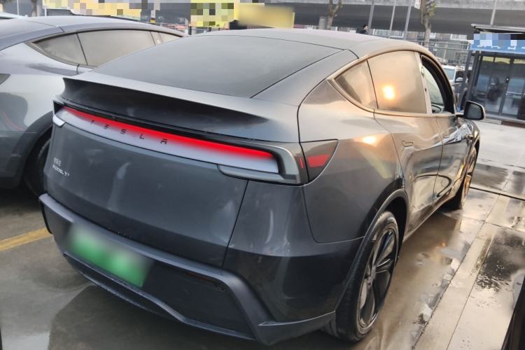 Used Tesla Model Y 2025 Long-Range All-Wheel-Drive Version