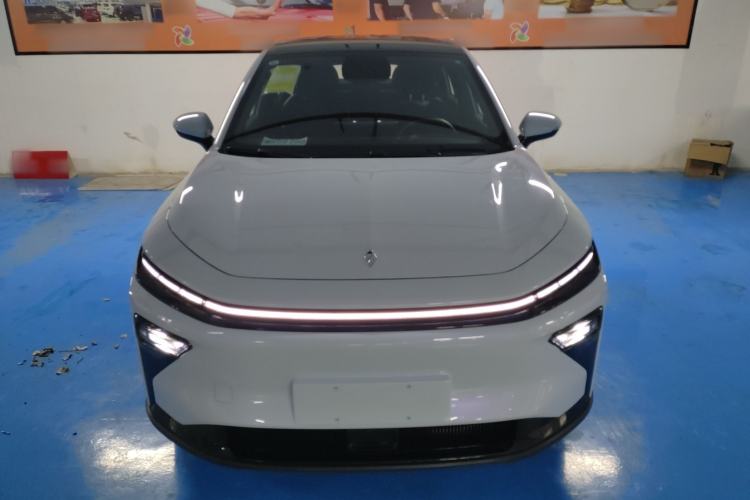 Used Livan Livan 7 2024 605 km Glory Edition