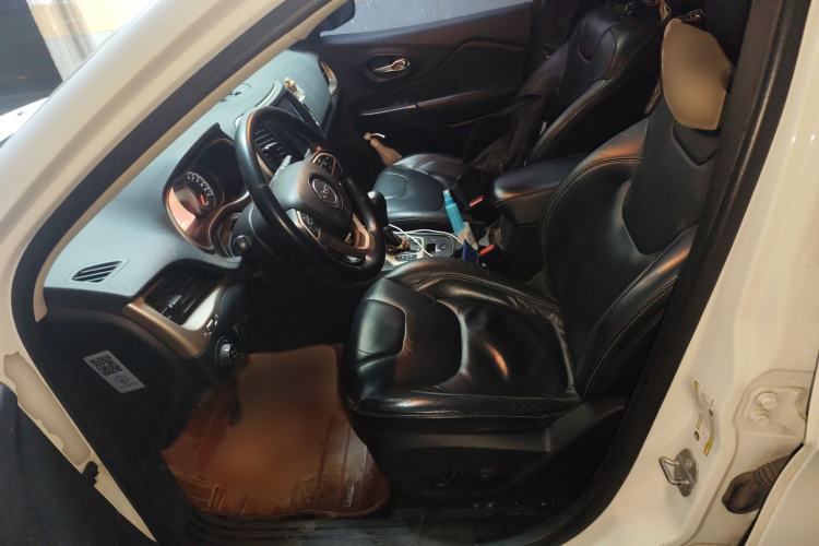 Used  Cherokee 2014 2.4L Luxury Edition