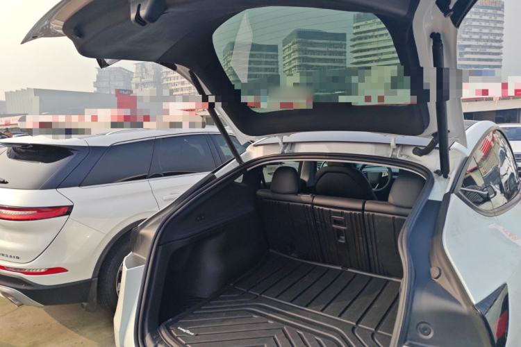 Used Tesla Model Y 2025 Rear-Wheel-Drive Version
