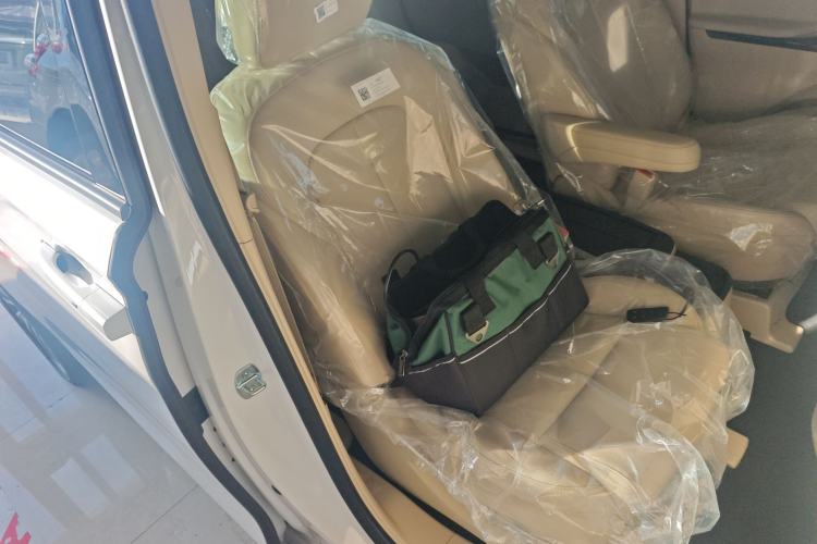 Used Buick GL8 New Energy 2025 Lushang First-Drive Edition 7-Seater
