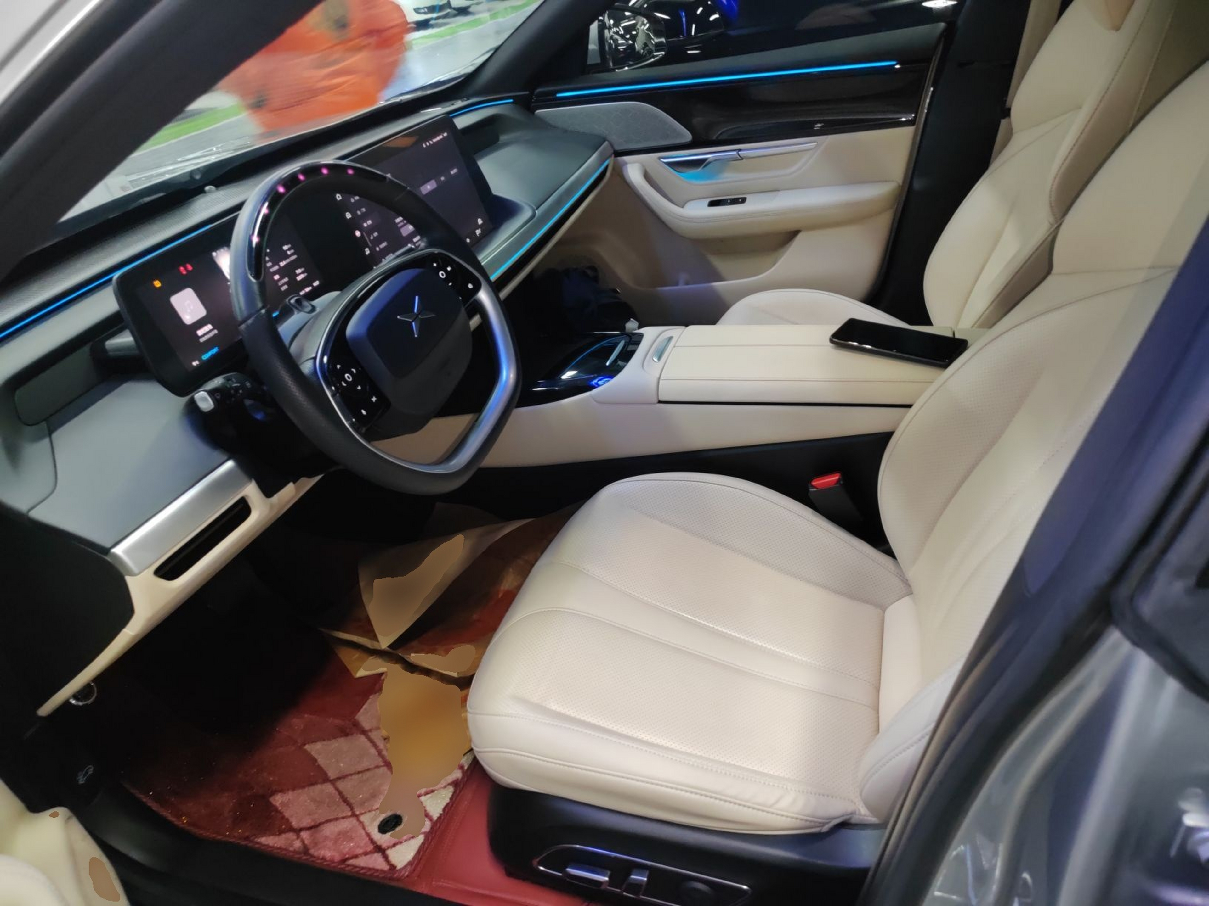 المقاعد الأمامية داخل السيارة