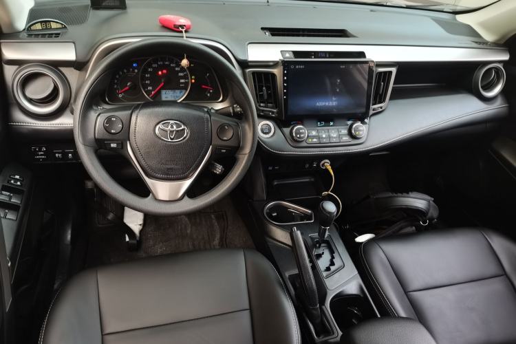 Used Toyota RAV4 2016 2.0L CVT Two-Wheel Drive Fashion Edition China V Standard
