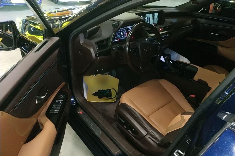 Used Lexus ES 2020 200 Excellence Edition
