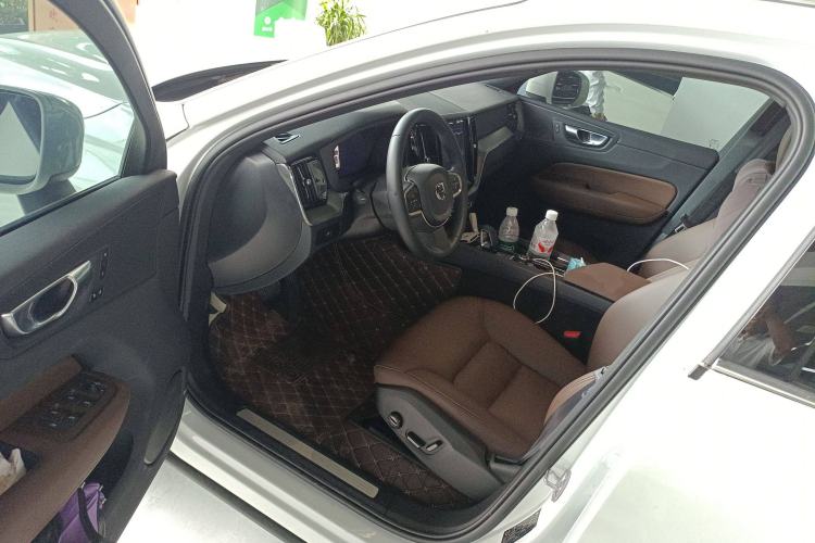 Used Volvo XC60 2025 B5 4x4 Smart Luxury Edition