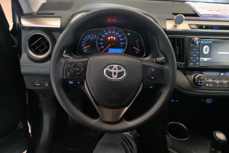 Used Toyota RAV4 2015 2.0L CVT Two-Wheel Drive Fashion Edition
