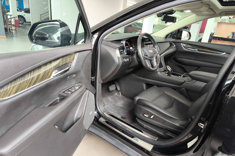 Used Cadillac XT5 2016 25T Luxury Model
