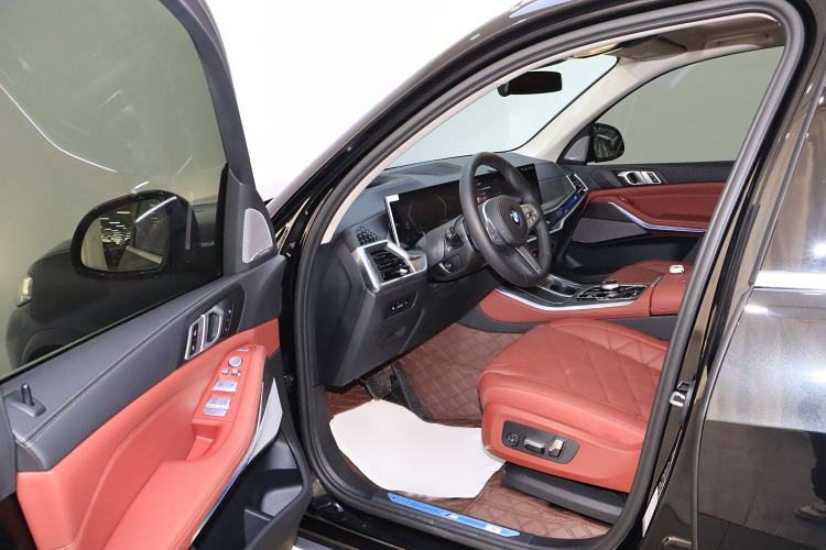 Used BMW X5 2023 xDrive 30Li Luxury M Sport Package
