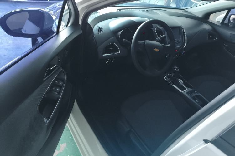 Used Chevrolet Cruze 2017 1.5L Automatic Pioneer Sunroof Edition
