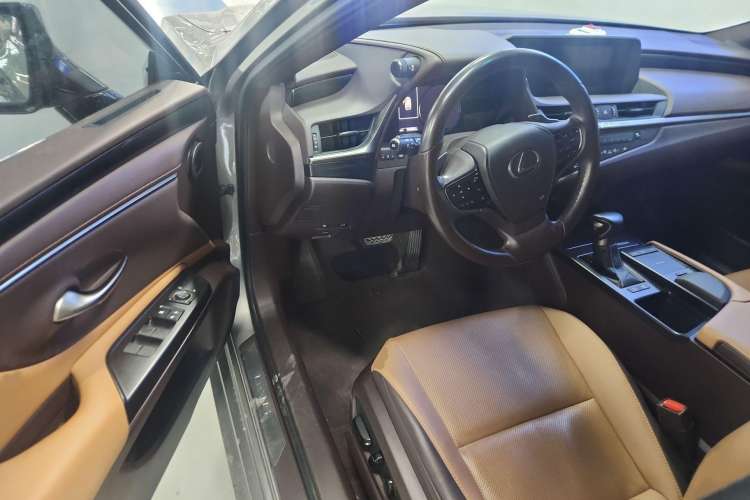 Used Lexus ES 2018 300h Premier Edition China VI Standard
