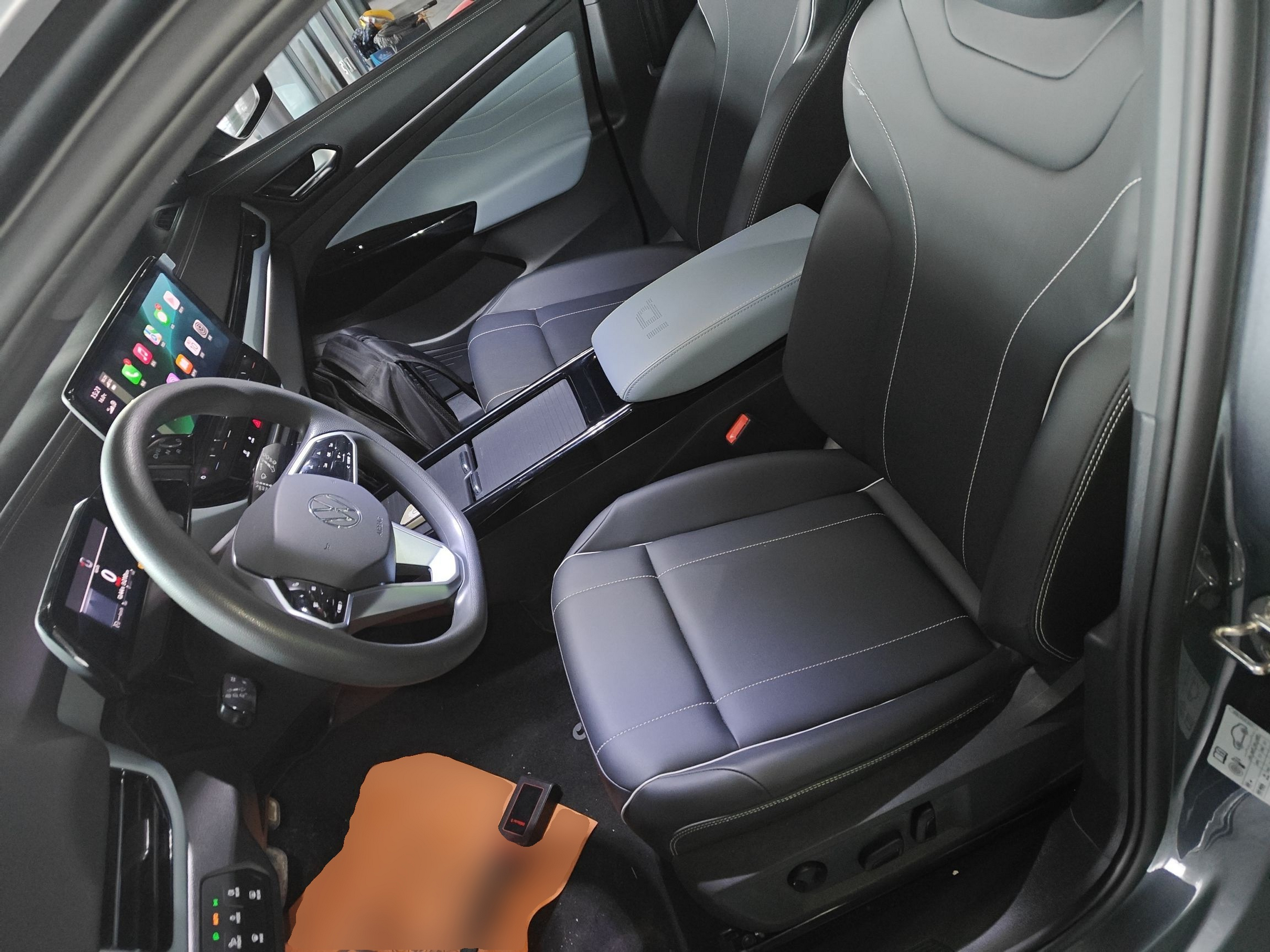 Переднее сиденье в автомобиле