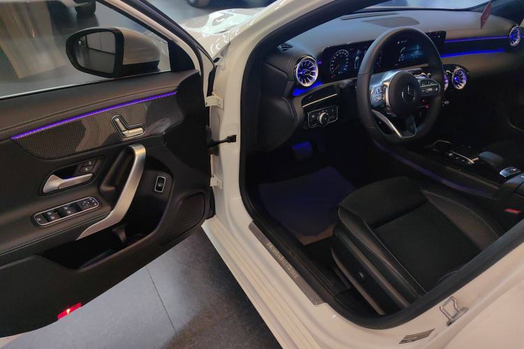 Used Mercedes-Benz A-Class 2022 Revised Version A 200 L Sport Sedan Fashionable Style
