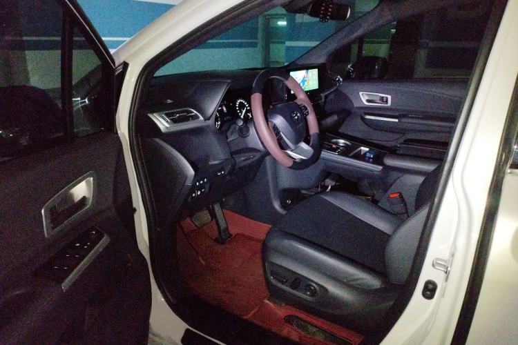 Used Toyota Granvia 2024 2.5L Hybrid Luxury Edition