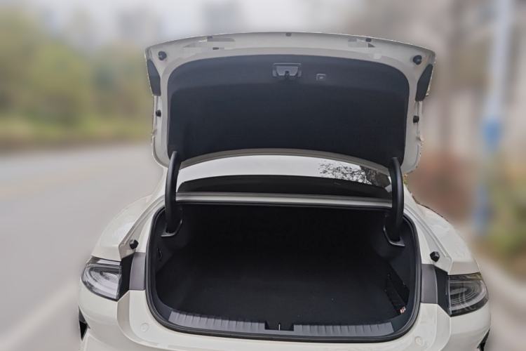 Used Xiaomi Auto SU7 2024 Four-Wheel Drive Ultra-Long Range Advanced Intelligent Driving Max Edition
