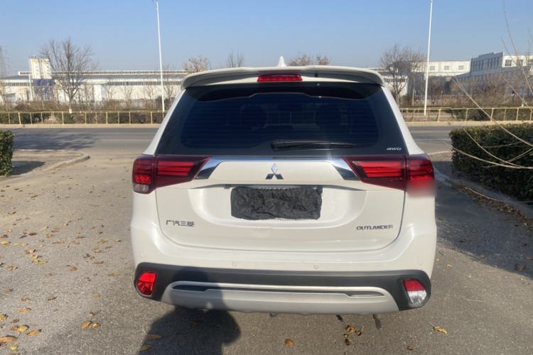 Used Mitsubishi Outlander 2019 2.4L 4x4 Zhi Xiang Edition 5 Seats China VI Standard
