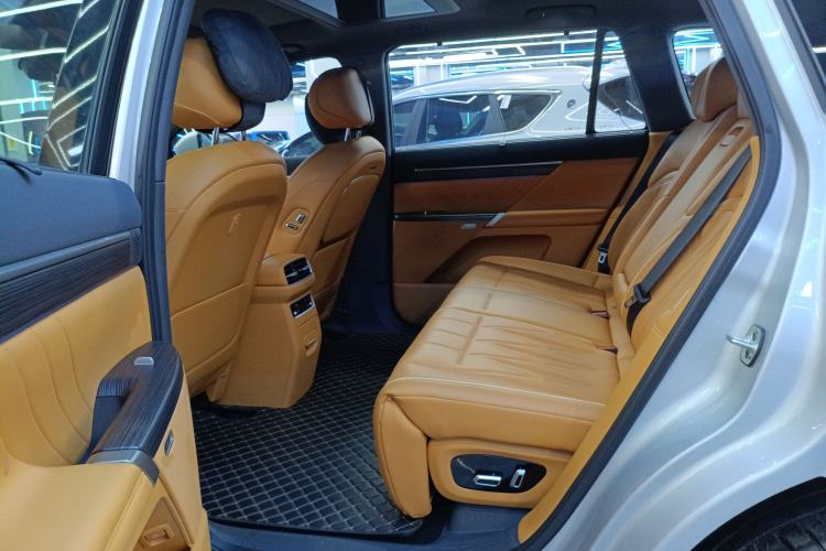 Used  eπ008 2024 210Max Range-Extended Version 6 Seats