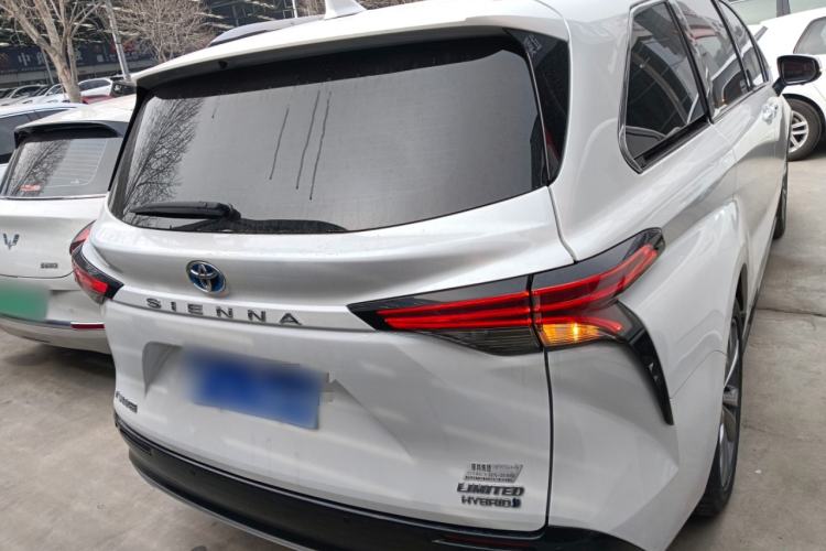 Used Toyota Sienna 2021 2.5L Hybrid Premium Edition
