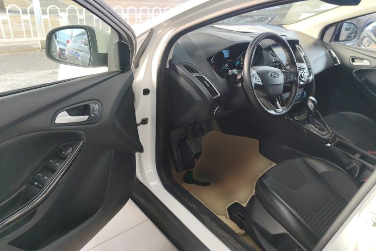 Used Ford Focus 2018 Hatchback Classic 1.6L Automatic Trendy SmartDrive Edition
