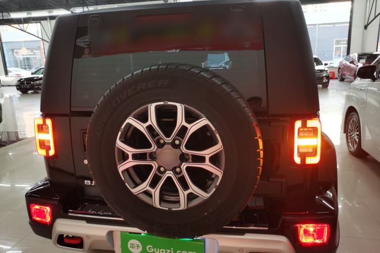 Used  BJ40 2023 2.0T Automatic Four-Wheel Drive Urban Hunter Edition Chivalrous Type
