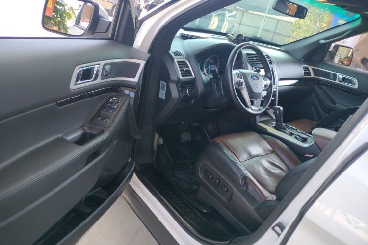 Used Ford Explorer 2013 3.5L Deluxe Model
