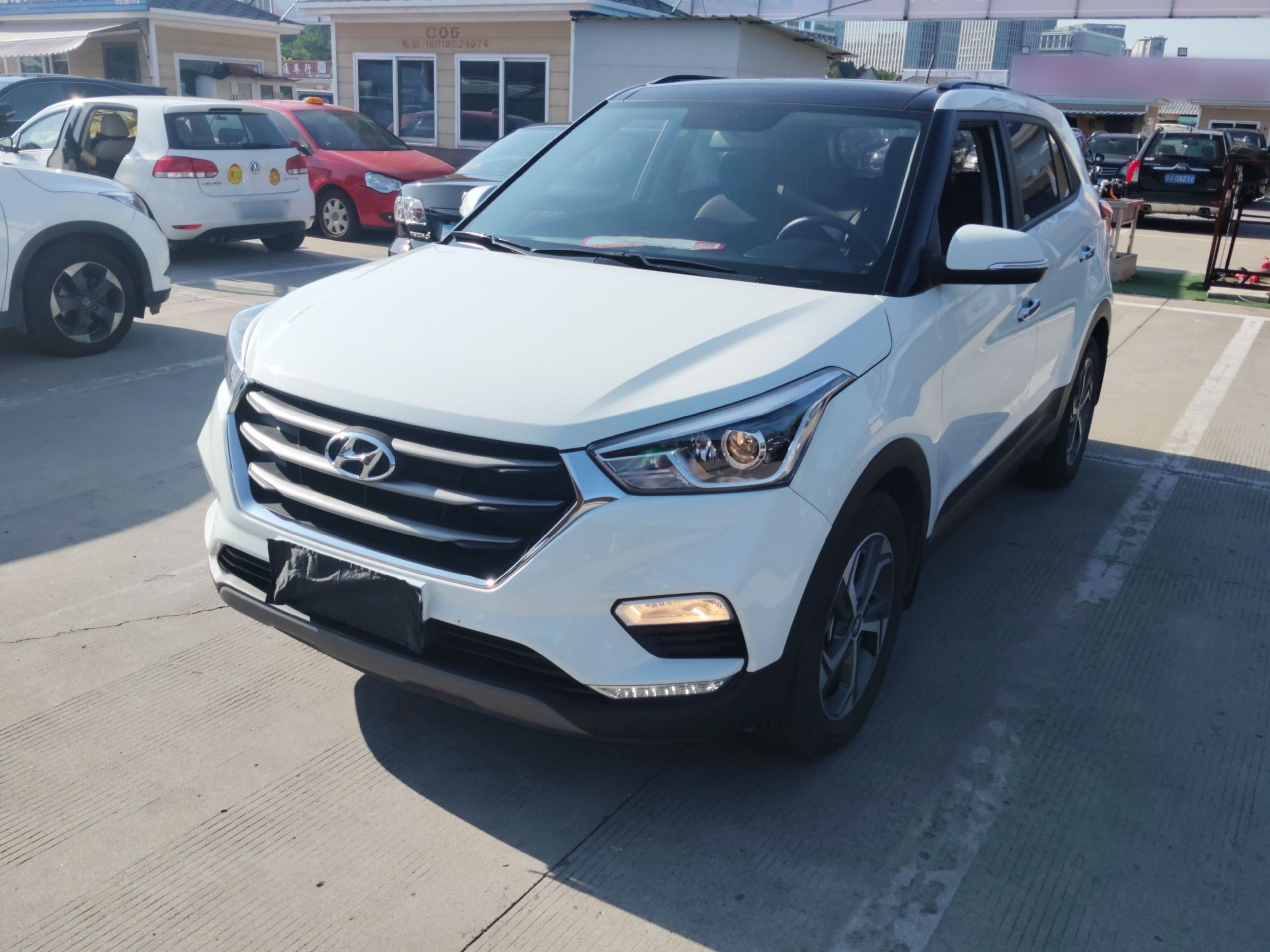 تحت مقدمة السيارة