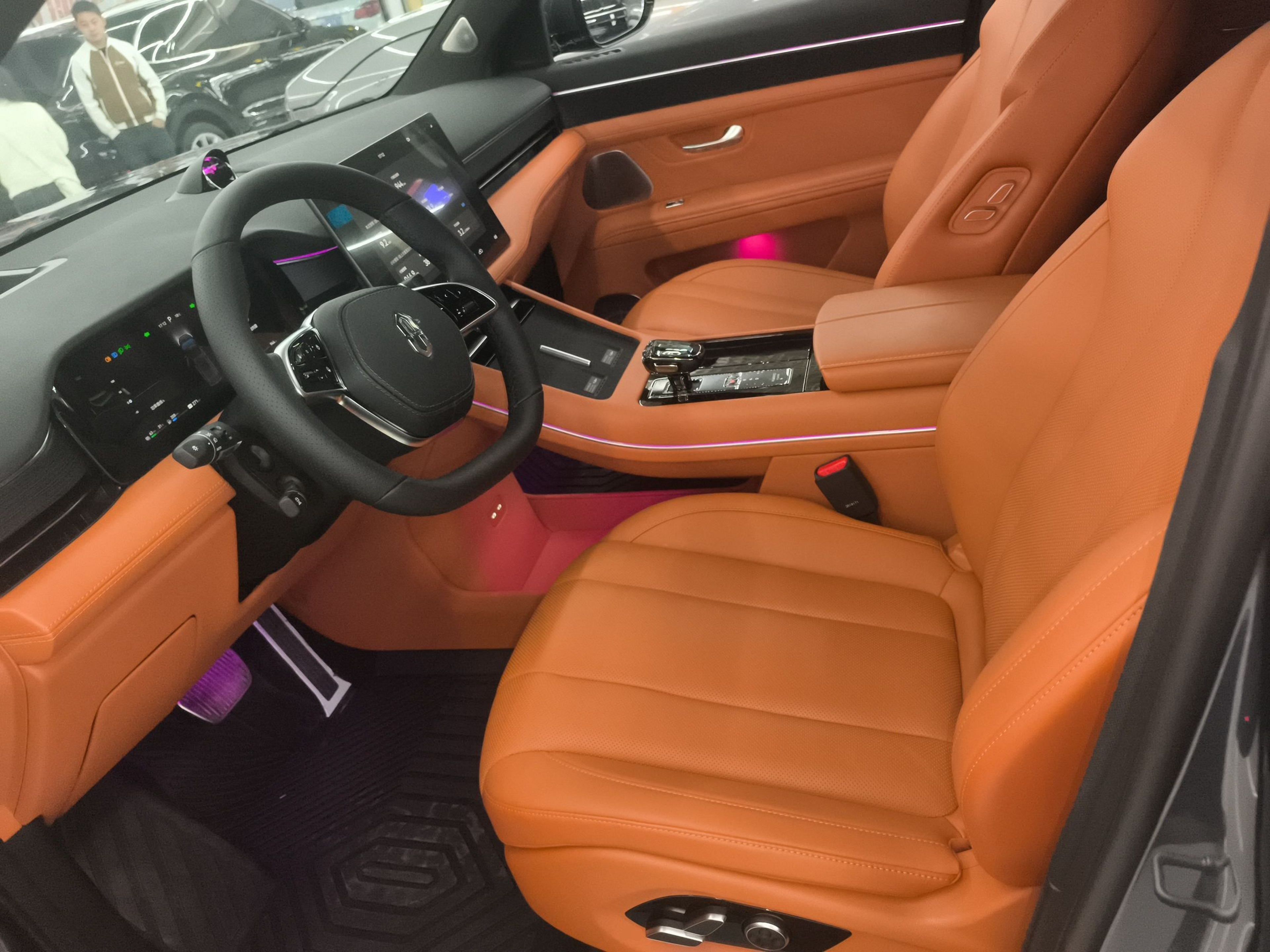 المقاعد الأمامية داخل السيارة