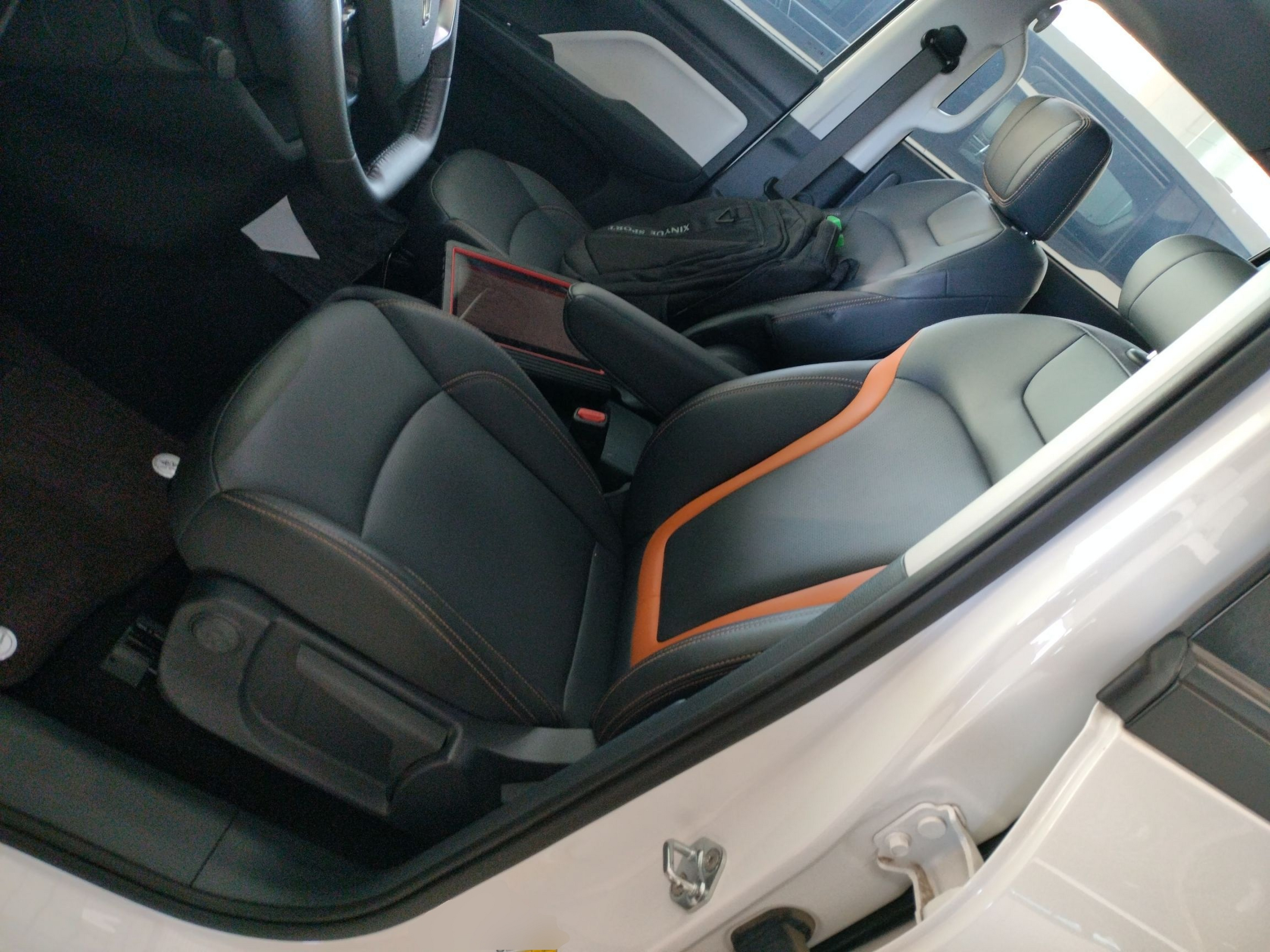 Переднее сиденье в автомобиле