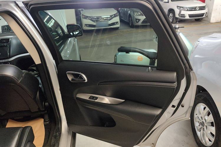 Used Dodge Journey 2013 2.4L Two-Wheel Drive Luxury Version
