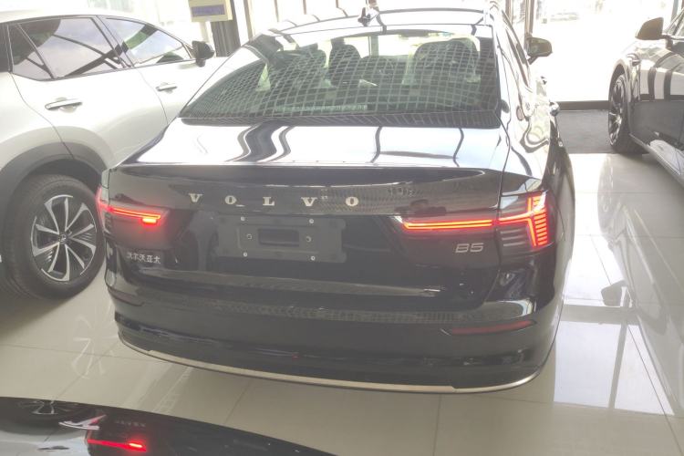 Used Volvo S90 2026 B5 Zhiyi Luxury Edition