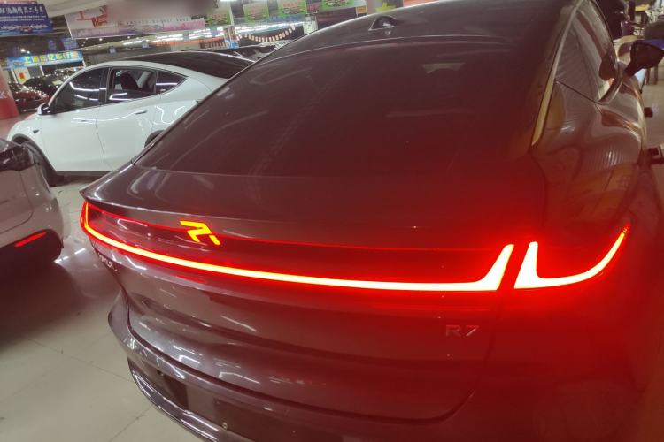 Used  R7 2023 Rear-Drive Screen King Pro Edition
