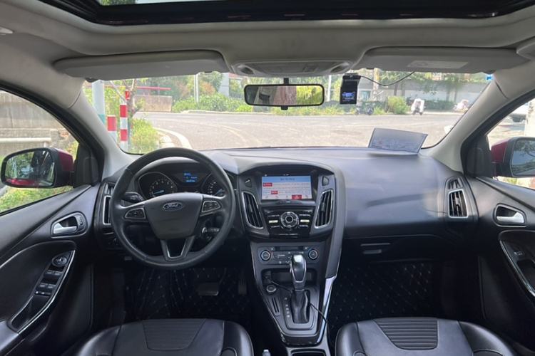 Used Ford Focus 2017 Sedan 1.6L Automatic Fashion Edition Smart Drive Version
