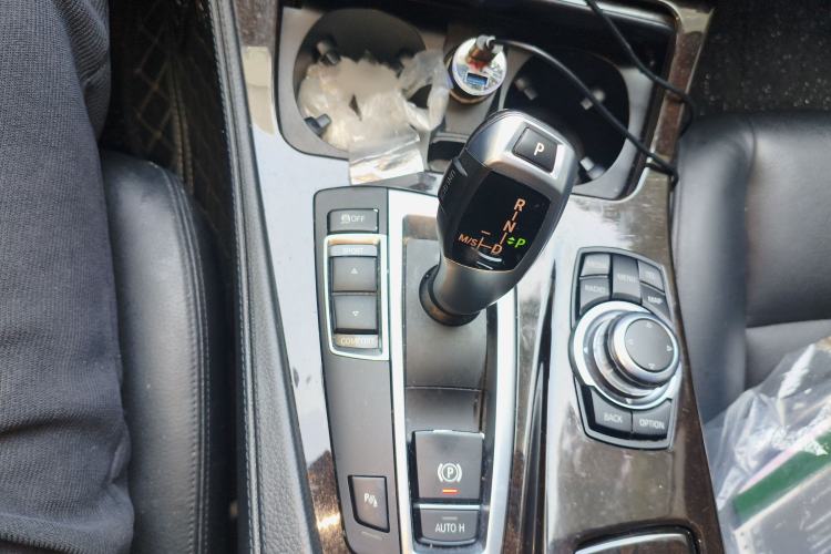 Used BMW 5 Series 2014 525Li Leading Model
