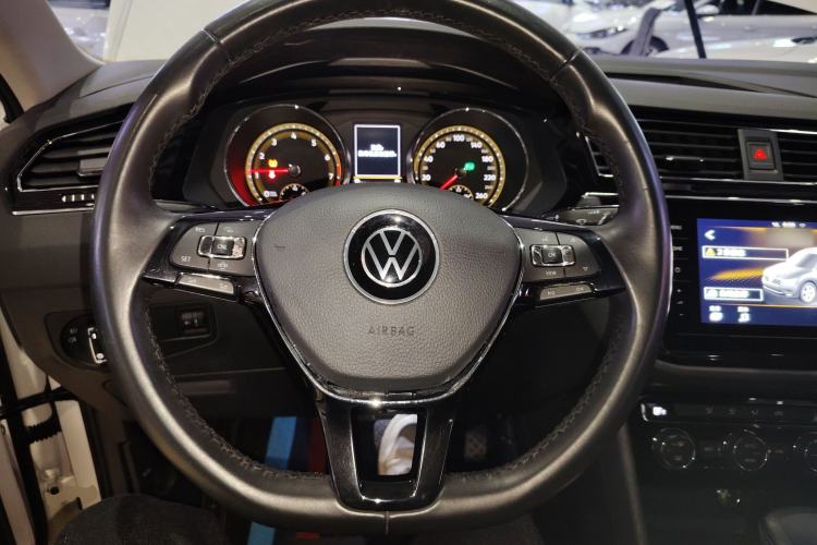 Used Volkswagen Tiguan L 2021 330TSI Automatic Two-Wheel Drive Smart Edition
