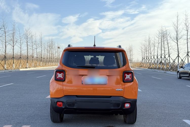 Used  Renegade 2018 Connected Large Screen Version 180T Automatic High-Energy Edition
