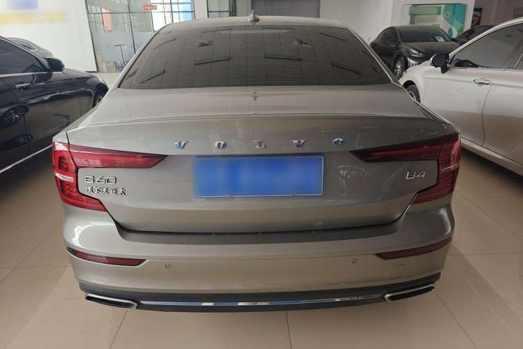 Used Volvo S60 2022 B4 Zhiyuan Luxury Edition