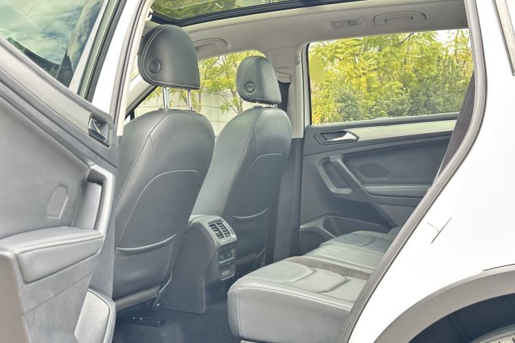 Used Volkswagen Tiguan L 2019 Updated Version 330TSI Automatic Two-Wheel Drive Panoramic Comfort Edition China VI Standard
