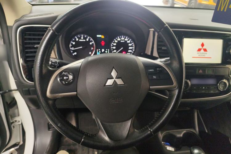 Used Mitsubishi Outlander 2013 2.4L 4x4 Luxury Navigation Edition 5 Seats
