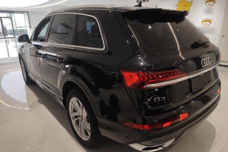 Used Audi Q7 2021 45 TFSI quattro S line Sport model
