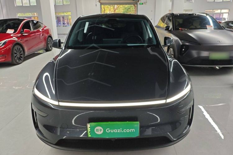 Used Tesla Model Y 2025 Rear-Wheel-Drive Version
