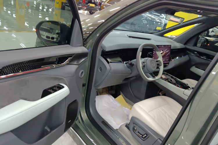 Used Zeekr 009 2024 Six-Seat Executive Version 4WD 140 kWh
