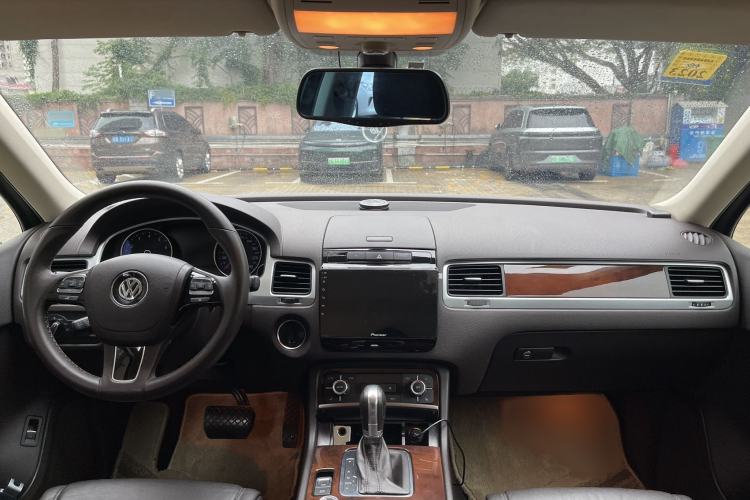 Used Volkswagen Touareg 2011 3.0 TSI Standard Version
