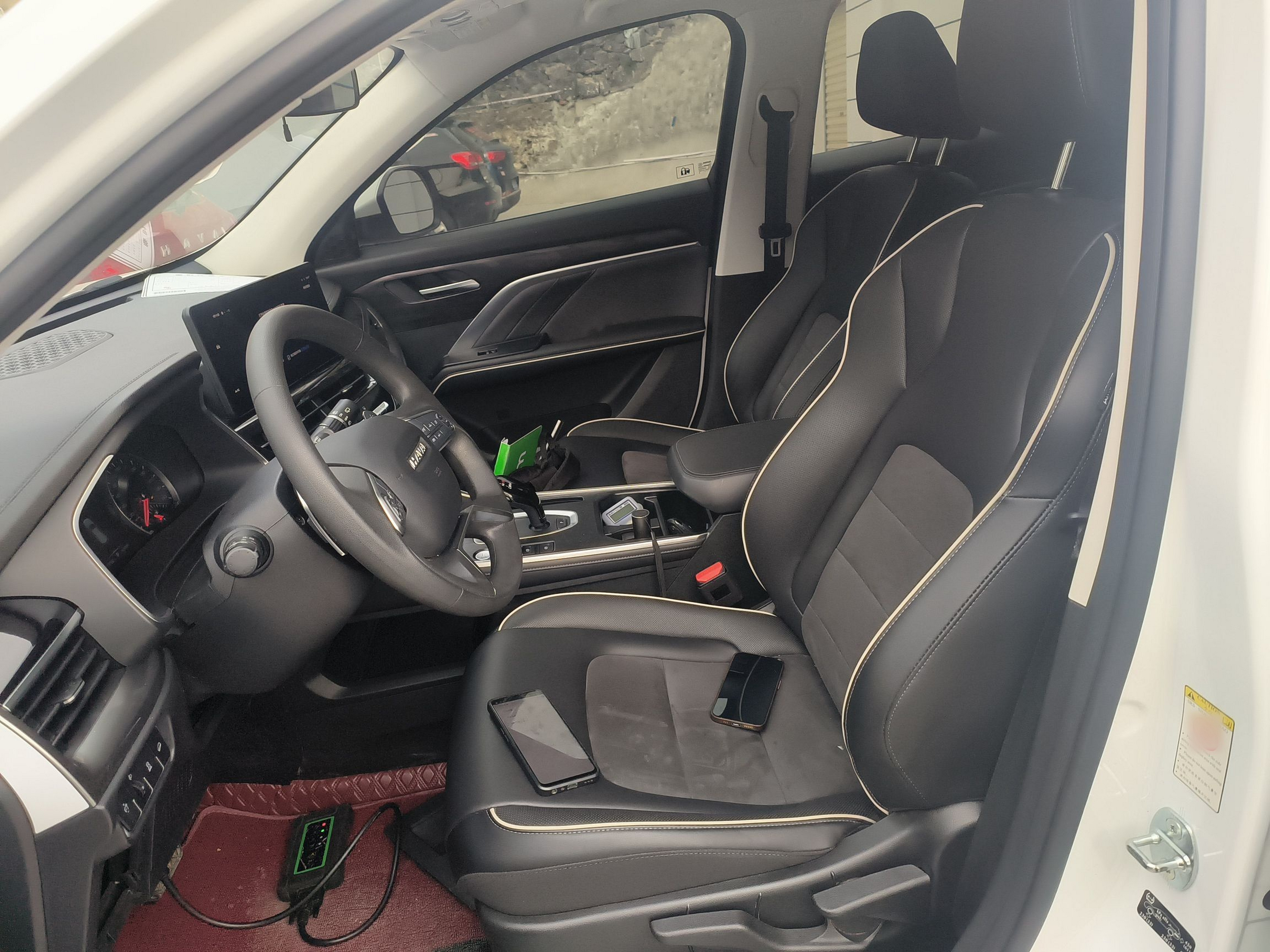 المقاعد الأمامية داخل السيارة