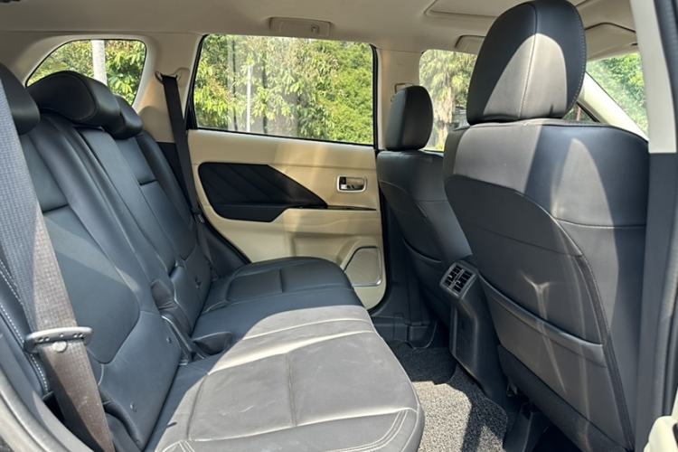 Used Mitsubishi Outlander 2019 2.0L Two-Wheel Drive Comfort Edition 5 Seats China VI Standard
