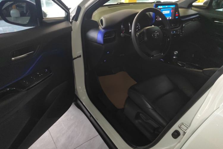 Used Toyota IZOA 2020 2.0L Yichi Version
