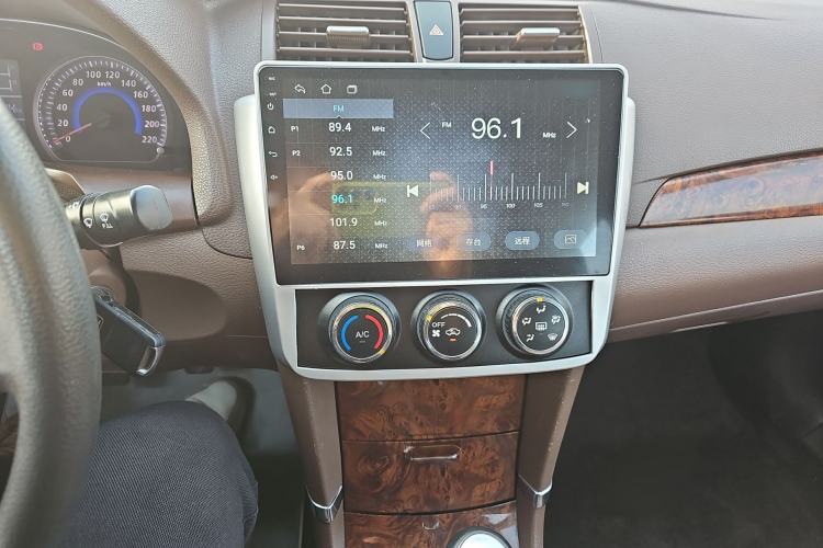 Used Zotye Z300 2016 New Vision 1.5L Manual Entry-Level Model
