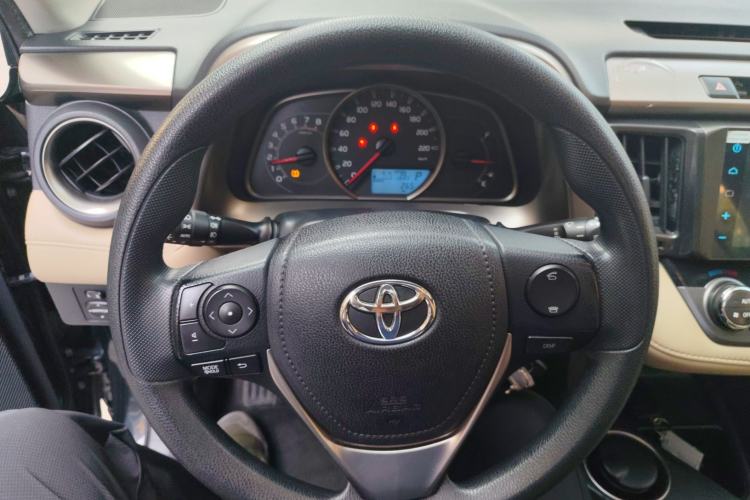 Used Toyota RAV4 2015 2.0L CVT Two-Wheel Drive Fashion Edition
