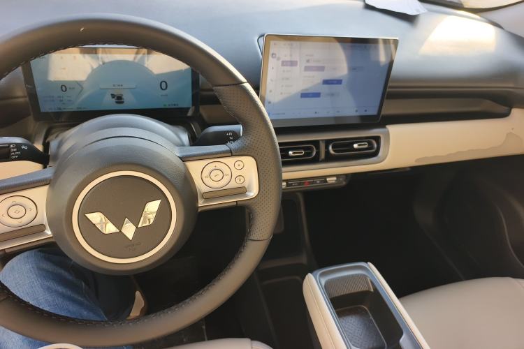 Used Wuling Bingo PLUS 2024 330 km Range Five-Seater Version
