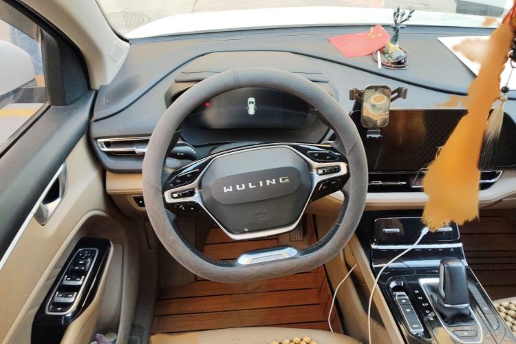 Used Wuling Victory 2023 2.0L DHT Deluxe Edition
