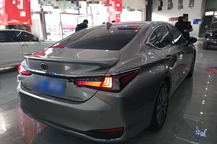 Used Lexus ES 2022 300h Excellence Edition
